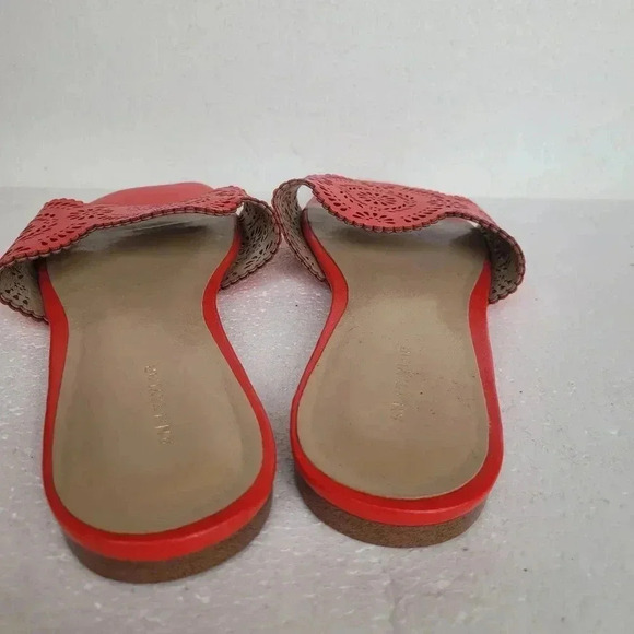 Ann Taylor red perforated slides size 8 - Picture 3 of 6